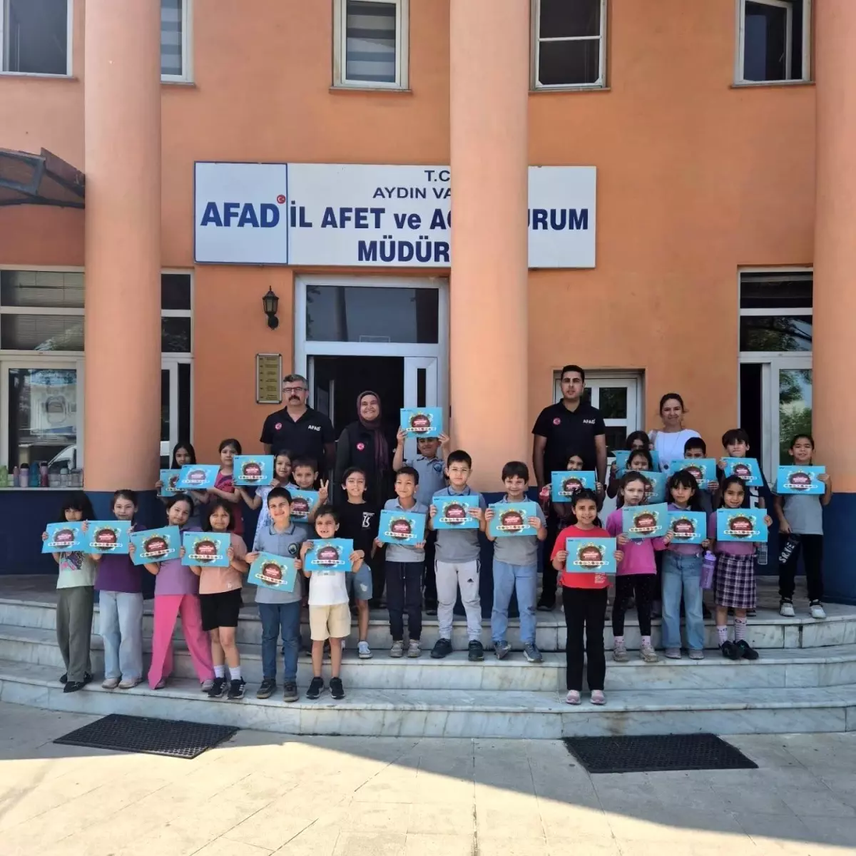 afad-aydin-il-mudurlugu-minik-ogrencileri-agirladi-zUgD8DhB.jpg
