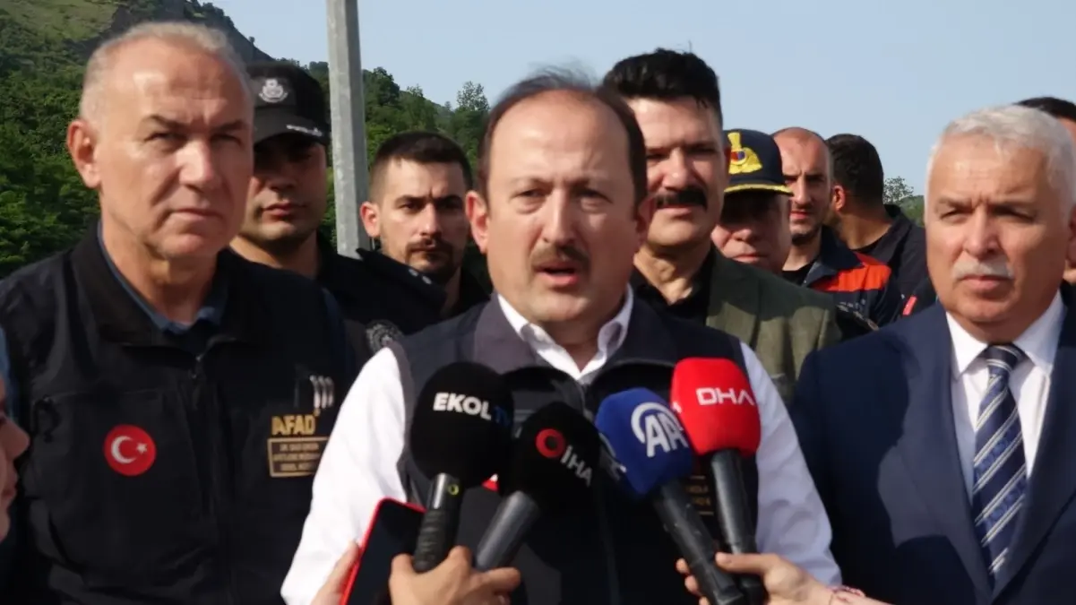 afad-baskani-pehlivan-sel-calismalarini-inceledi-Nyefissi.jpg