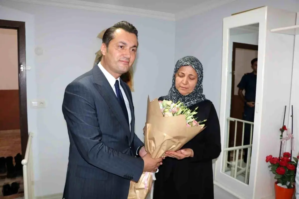 alanyanin-yeni-kaymakami-ozturkun-birinci-ziyareti-sehit-ailesine-gU3QDsjS.jpg