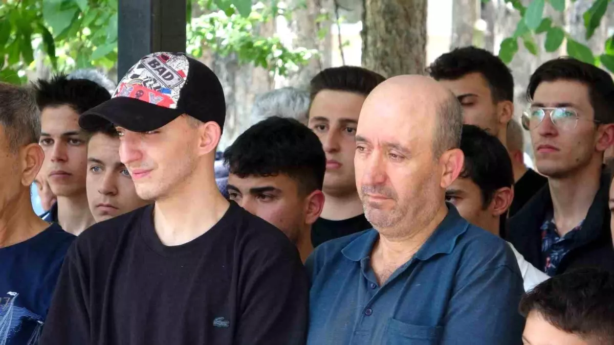 antalyada-motosiklet-kazasinda-iki-genc-hayatini-kaybetti-wWHwNQiZ.jpg