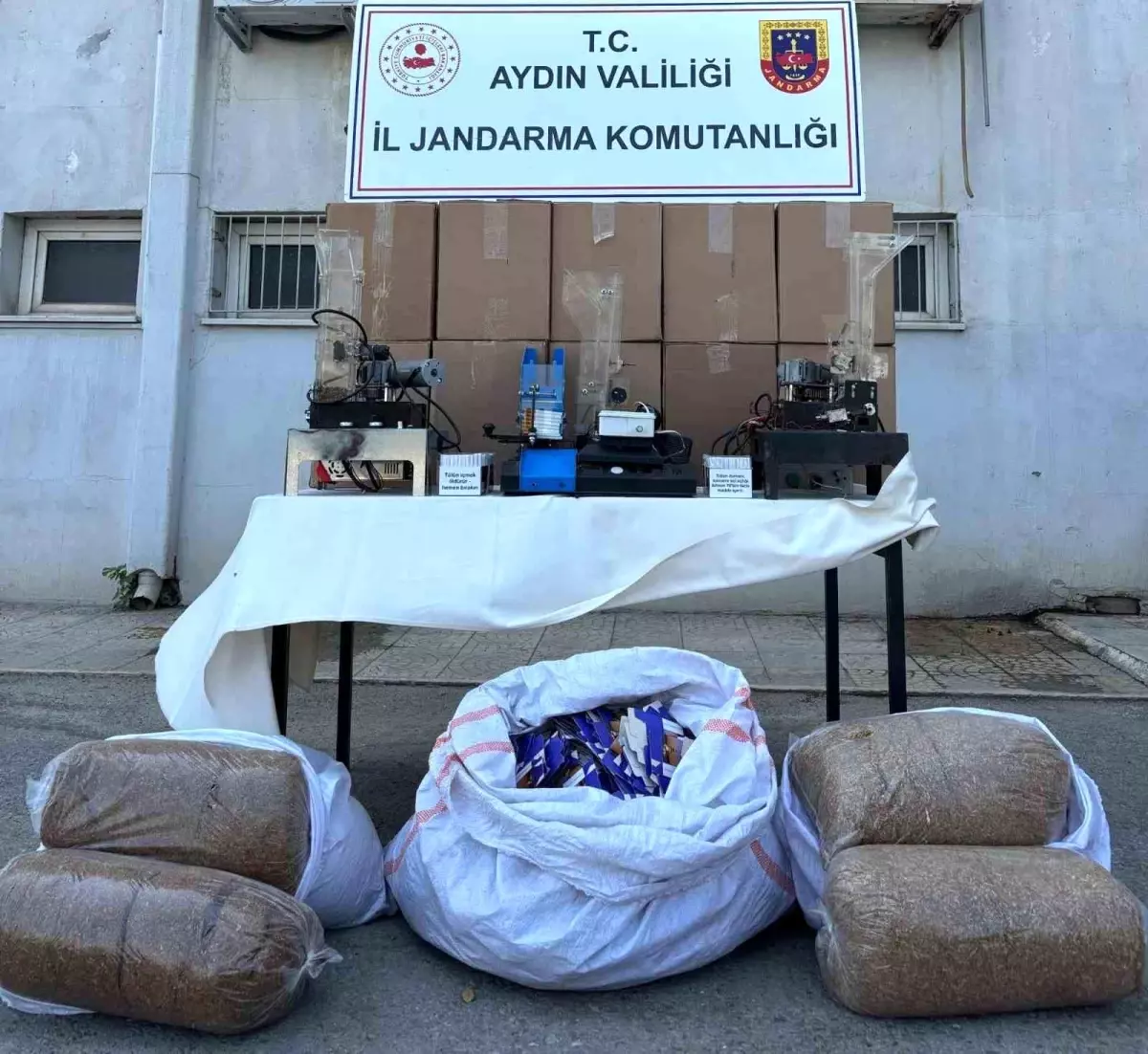 aydinda-kacak-sigara-sarimi-yapan-sahis-yakalandi-AsAnxDOn.jpg