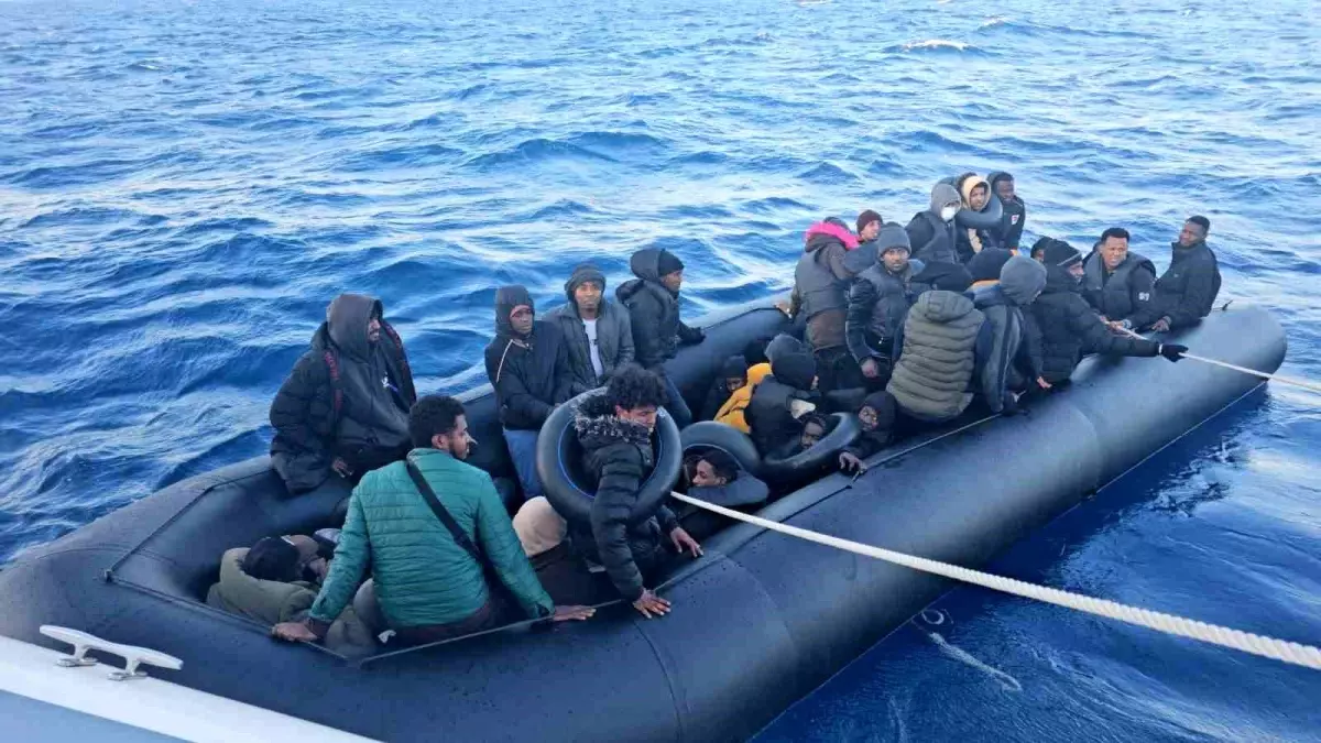 aydinda-yunanistan-tarafindan-geri-itilen-132-sistemsiz-gocmen-kurtarildi-FDWScFSl.jpg