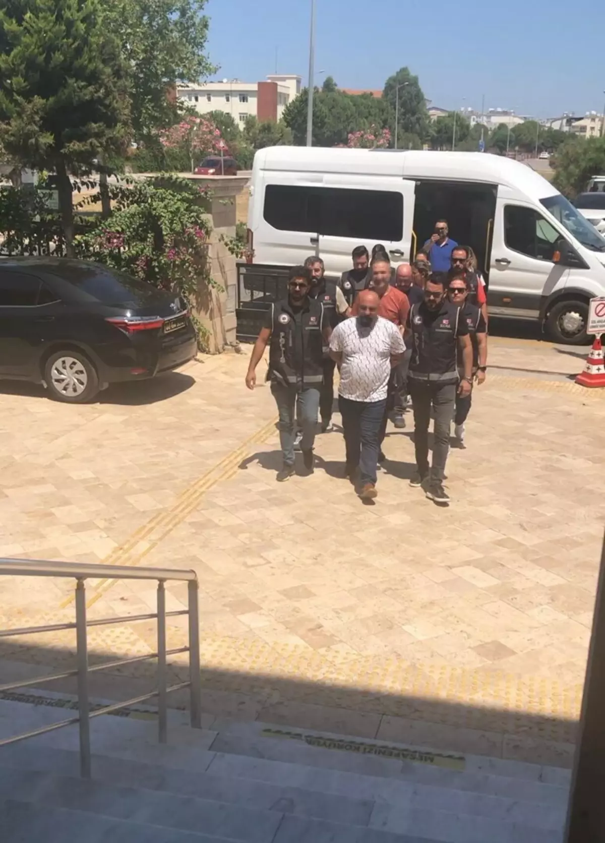 didim-belediyesinde-usulsuzluk-saviyla-4-tutuklama-AYSCMCUA.jpg