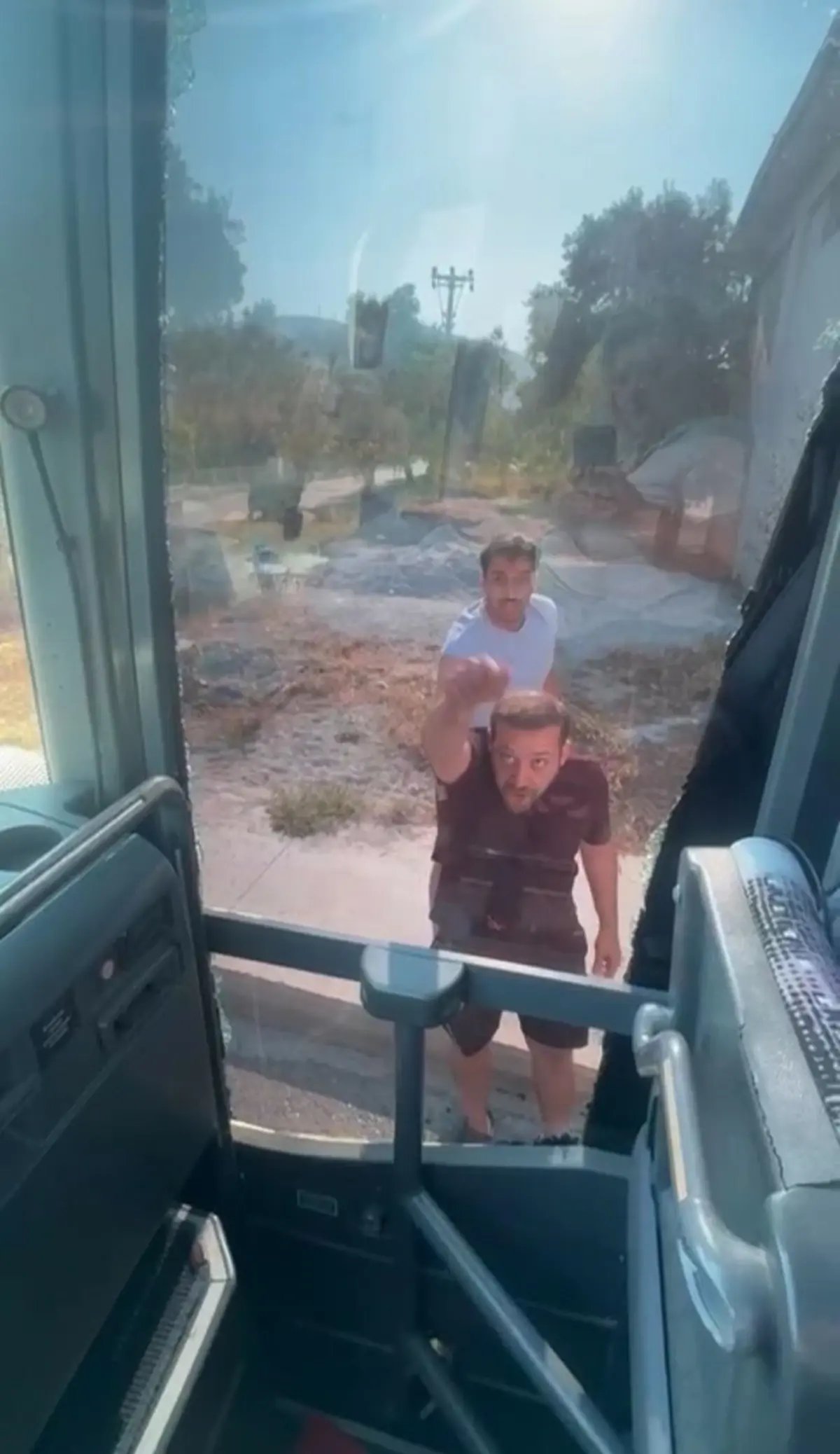 didimde-cesit-otobusu-surucusune-taarruz-fXLXSkAr.jpg