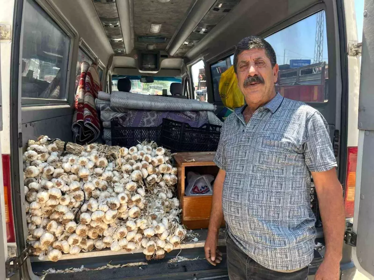 egede-minibusuyle-satis-yapan-esnaf-ali-can-helalinden-ekmek-paramizi-kazaniyoruz-WDKrXMIE.jpg
