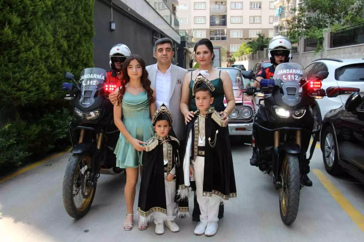 gazi-astsubay-ferhat-akgul-sunnet-dugununu-jandarmanin-yil-donumunde-kutladi-fSqzbhSe.jpg