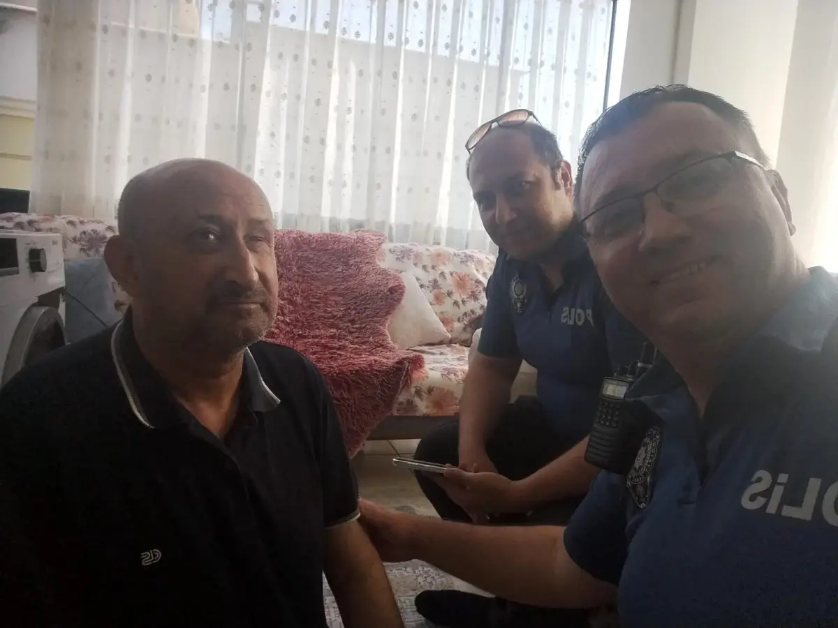 gorme-engelli-vatandasa-banka-sureclerinde-polis-dayanagi-zgfrAsEG.jpg