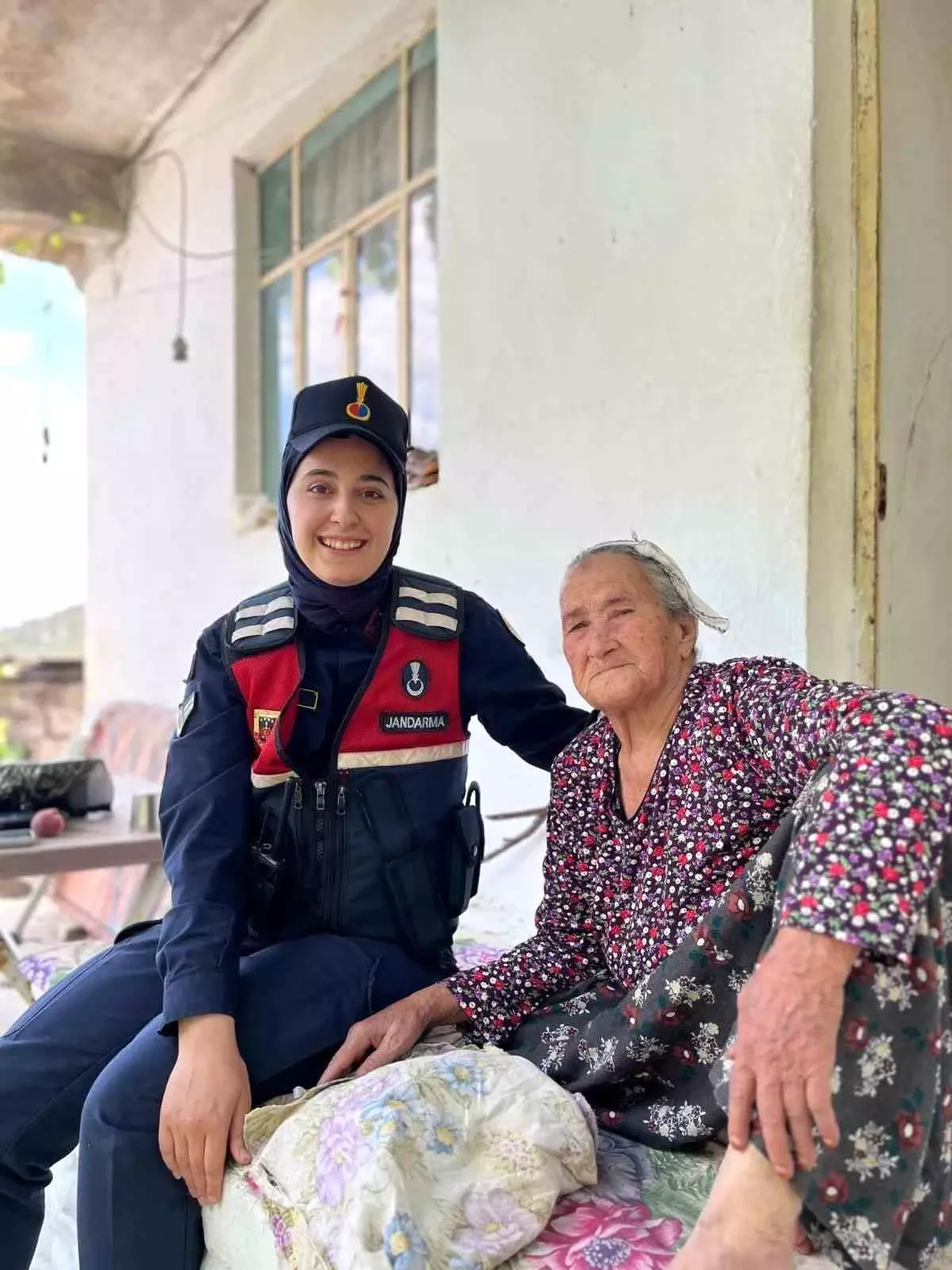 jandarma-takimlarindan-yaslilara-vefa-ziyareti-J9zIa313.jpg