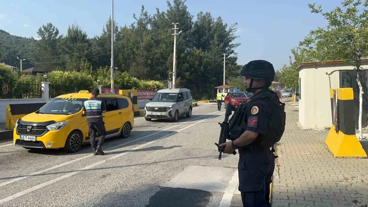 kurban-bayrami-tatilinde-marmaris-ve-datcaya-25-bin-arac-girisi-eDH6kJnN.jpg