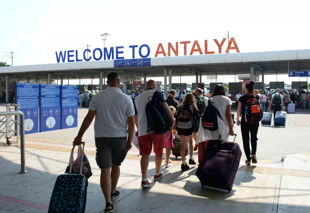 kurban-bayraminda-antalya-havalimanindan-rekor-yolcu-gecisi-pSmOYHyc.jpg