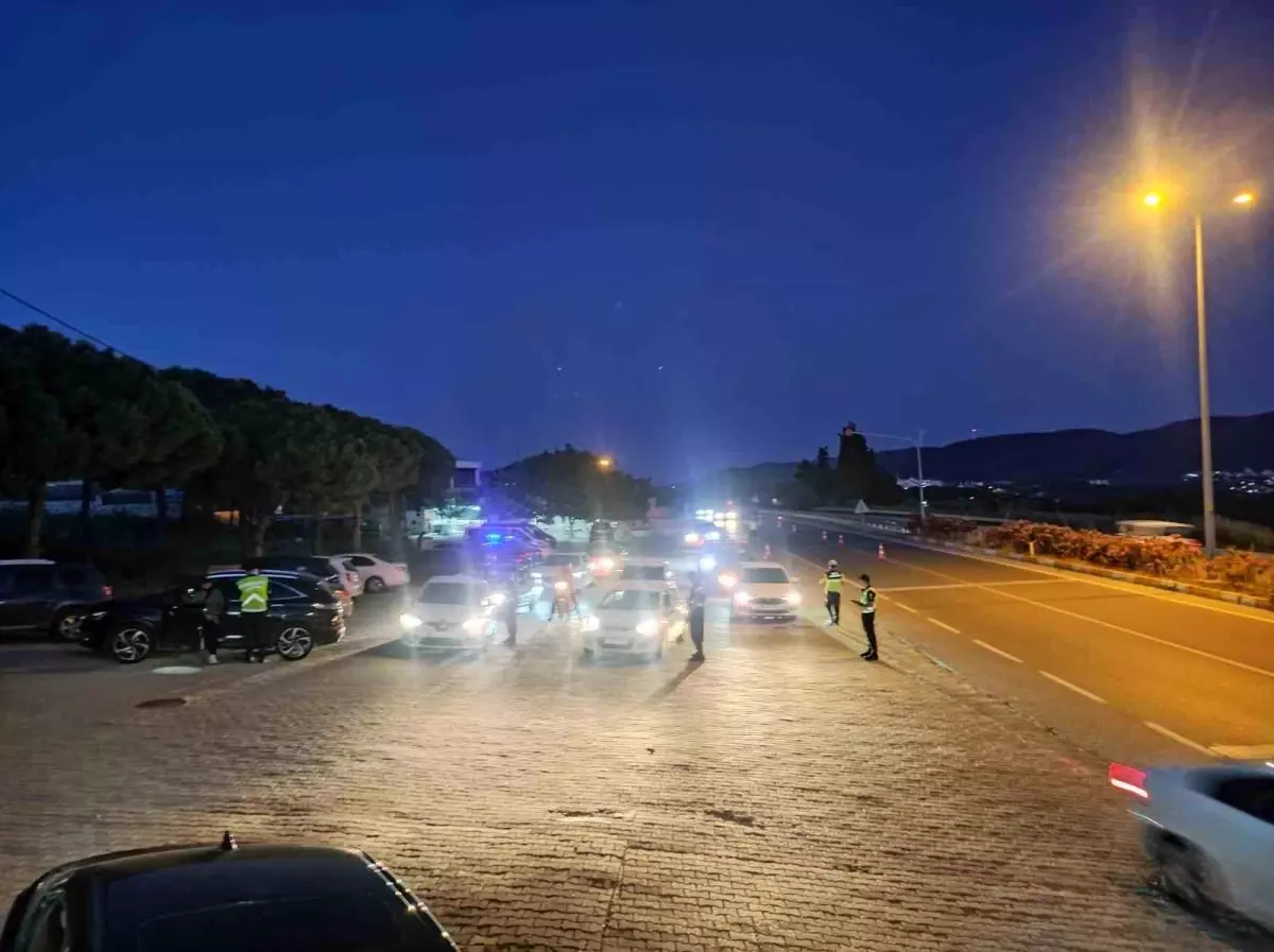 kusadasinda-trafik-kontrolunde-53-bin-tl-ceza-kesildi-VqSyAbmv.jpg