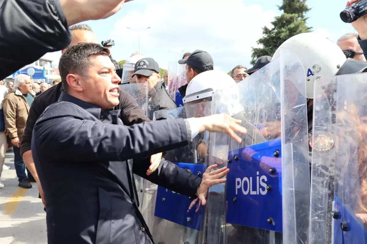 marmaris-belediye-baskani-acar-unluye-protesto-nedeniyle-dava-acildi-UqSqPZdT.jpg