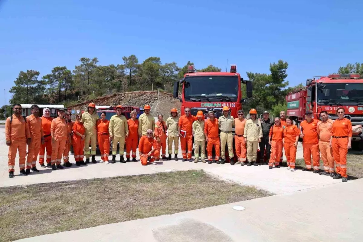 mugla-orman-bolge-muduru-yangin-gonulluleri-ile-toplanti-yapti-JGlhQiRa.jpg