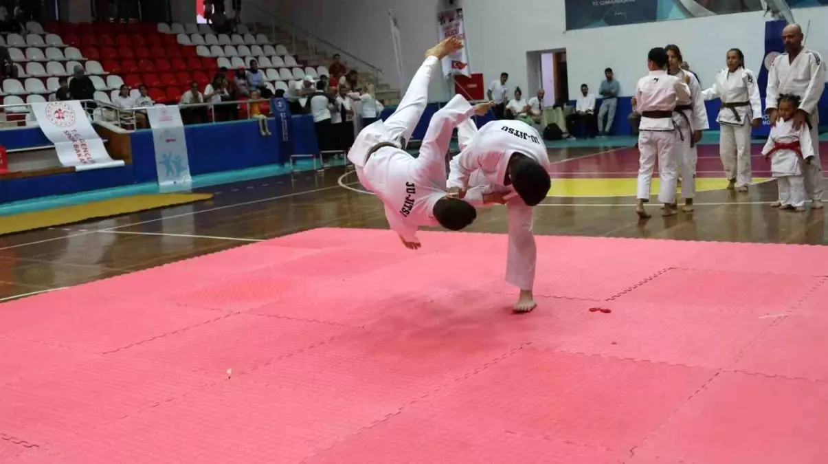 aydinda-genclik-ve-spor-bakanliginin-yeni-spor-okullari-acildi-18I6bAiy.jpg