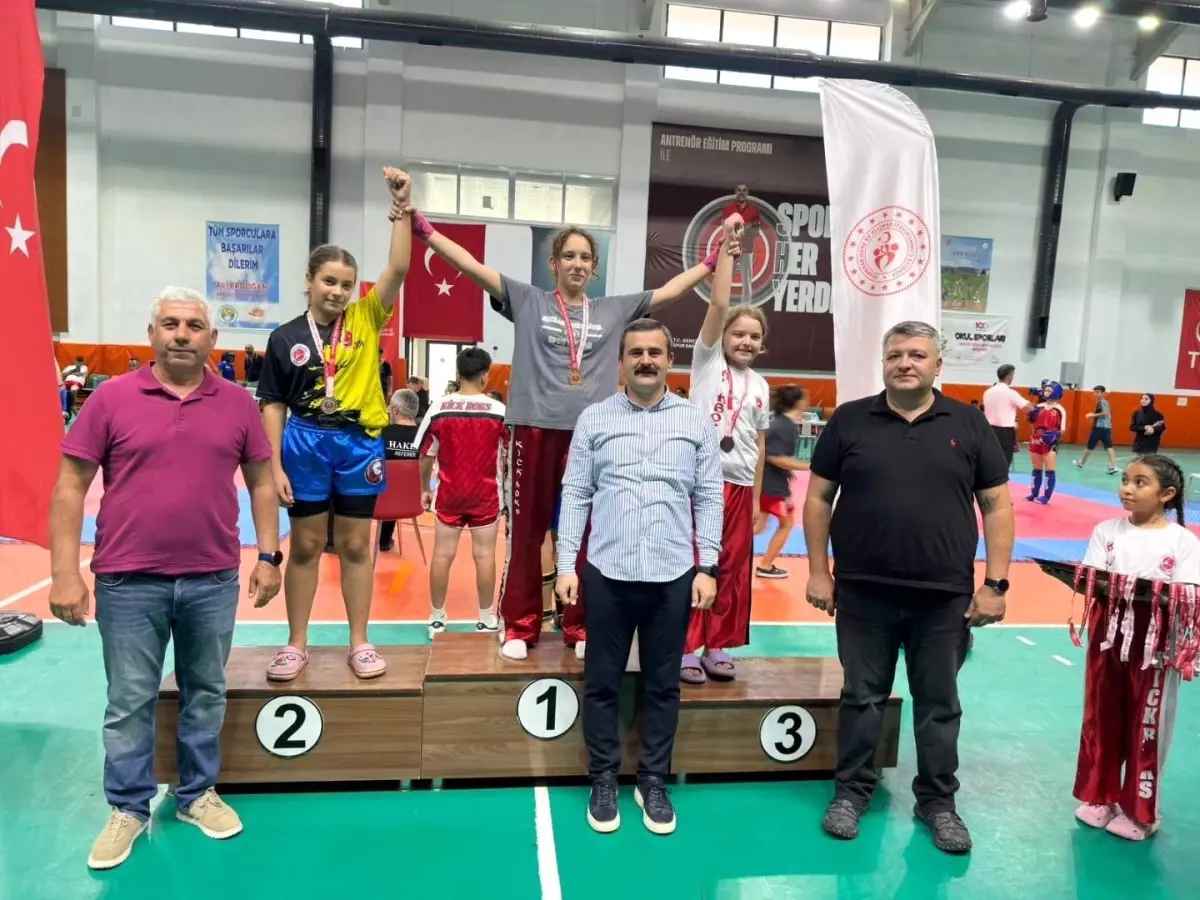 koycegizde-kick-boks-sampiyonasi-tamamlandi-8ZnTy513.jpg
