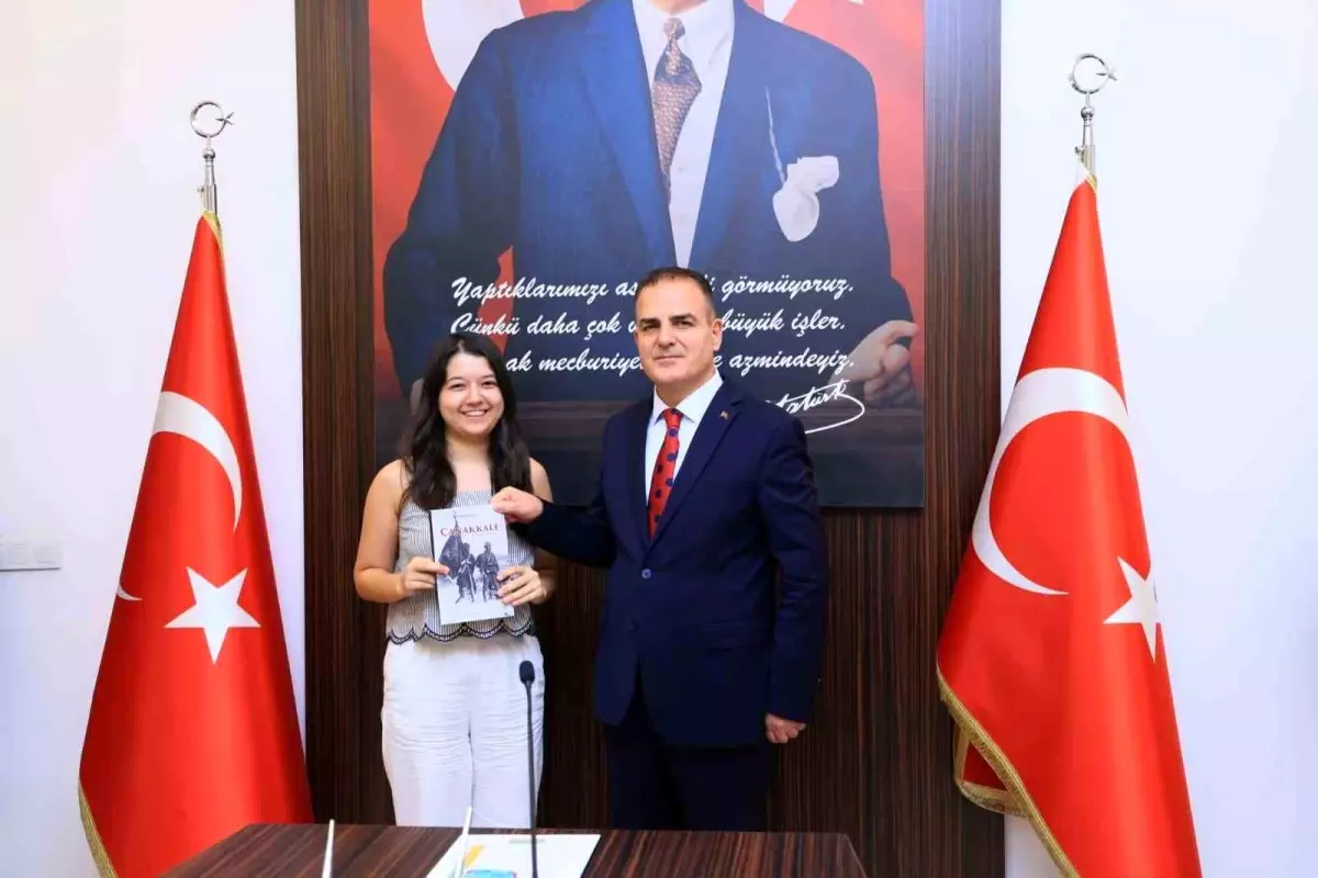 yks-basarili-ogrencilerden-vali-akbiyika-ziyaret-z9bryzXD.jpg