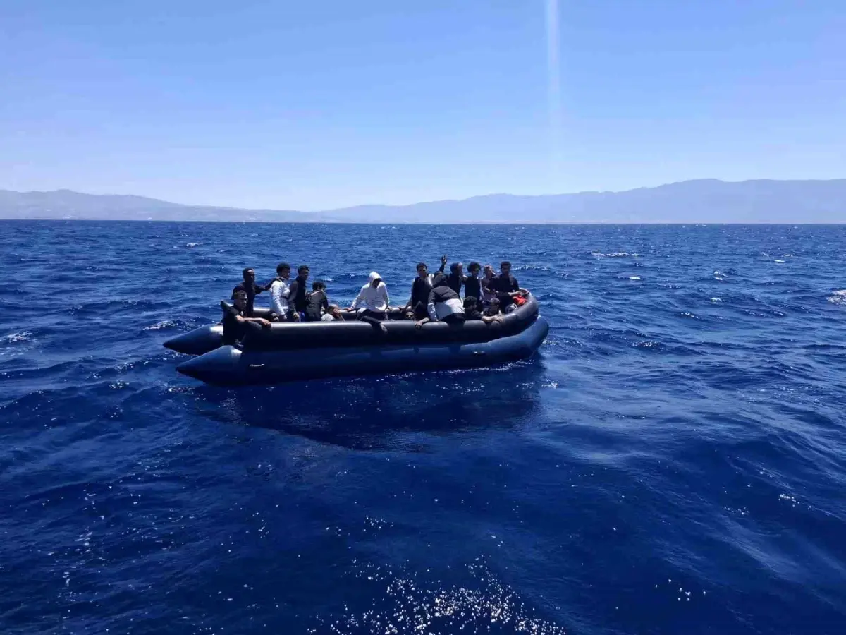 aydinda-yunanistandan-geri-itilen-147-sistemsiz-gocmen-kurtarildi-TTNqDBbs.jpg