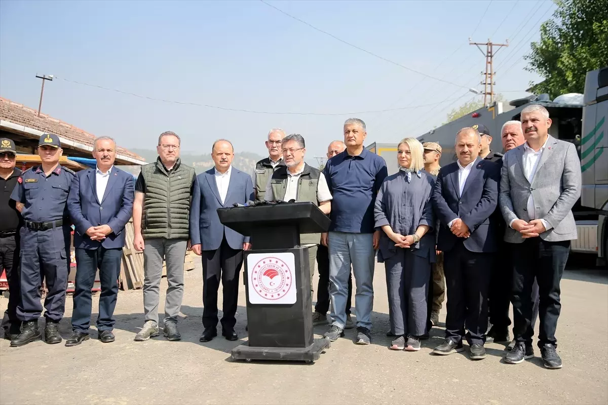 bakan-yumakli-orman-yanginlarina-ait-bilgi-verdi-aciklamasi-QEOSLBBP.jpg