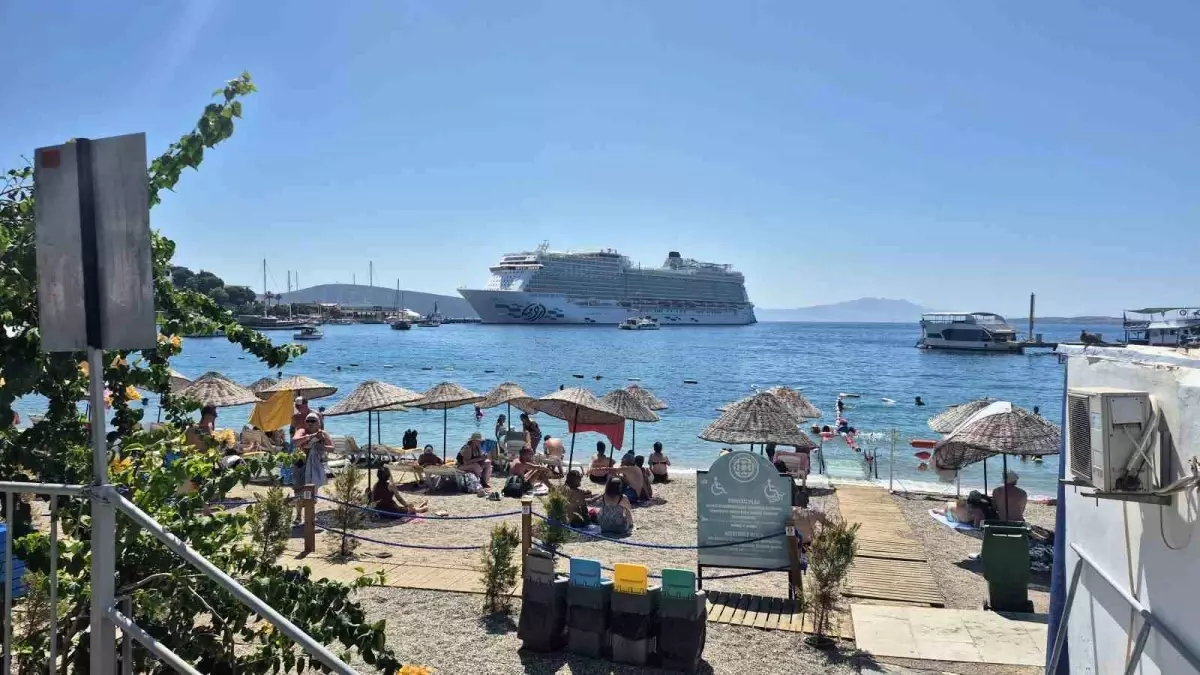 bodruma-2-bin-683-turist-getiren-aroya-gemisi-iskelesinde-1q6AiGYz.jpg