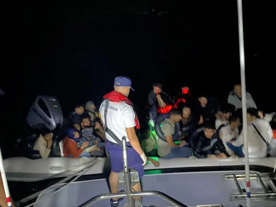 didim-aciklarinda-sistemsiz-gocmen-kurtarildi-KYwgNndy.jpg
