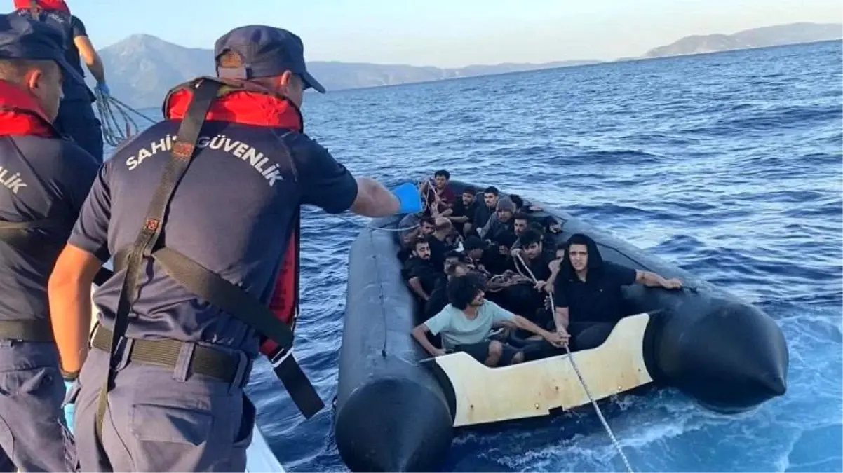 kusadasi-aciklarinda-19-sistemsiz-gocmen-kurtarildi-i8xKcGJO.jpg